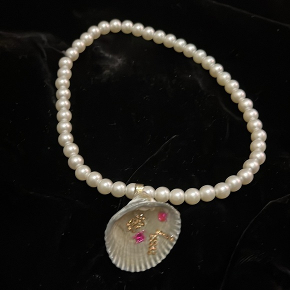 Stretchy Faux Pearls & Real Seashell One if a Kind Handmade Necklace - Picture 5 of 17